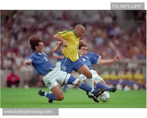 足球巨星训练场风采展示 见证顶级球员日常备战与超凡技艺的碰撞